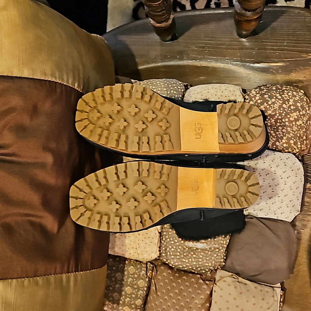 Ugg Size 6 - image 2